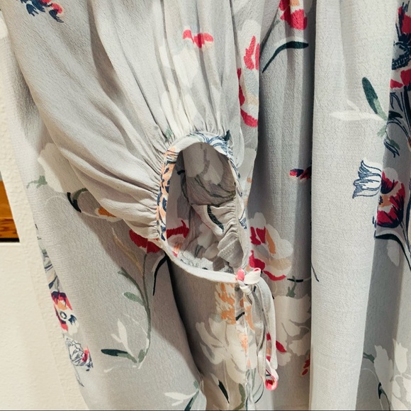 Astr The Label Floral Top in Gray with Off the Shoulder Styling sz M - Picture 12 of 12